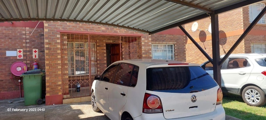 2 Bedroom Property for Sale in Waterval East North West